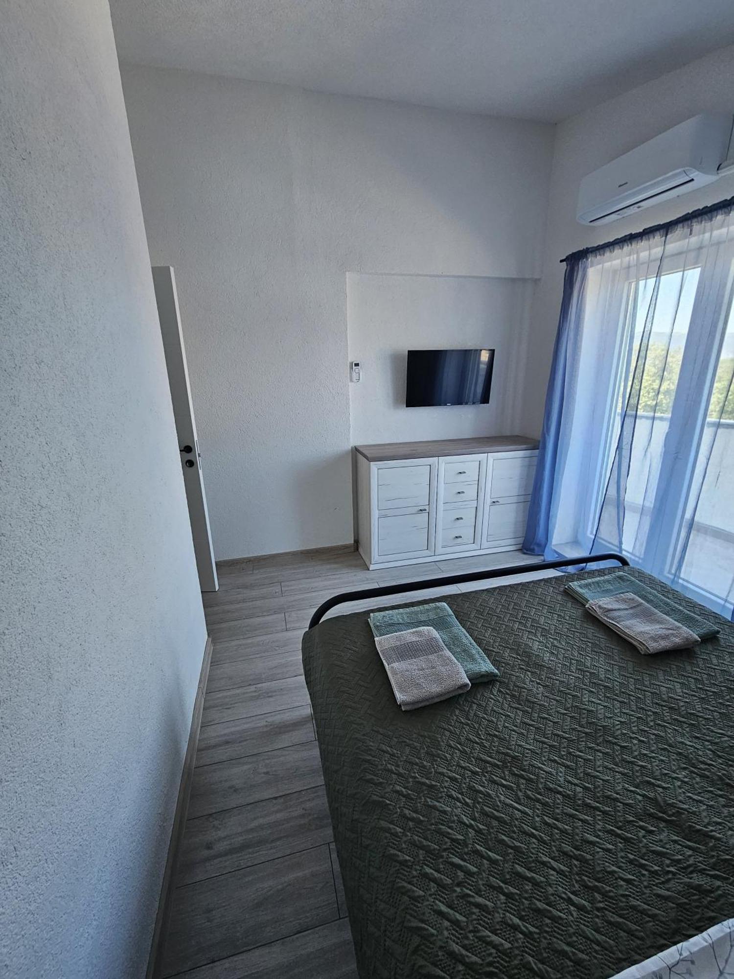 Apartmani 1 Pinezici Luaran gambar