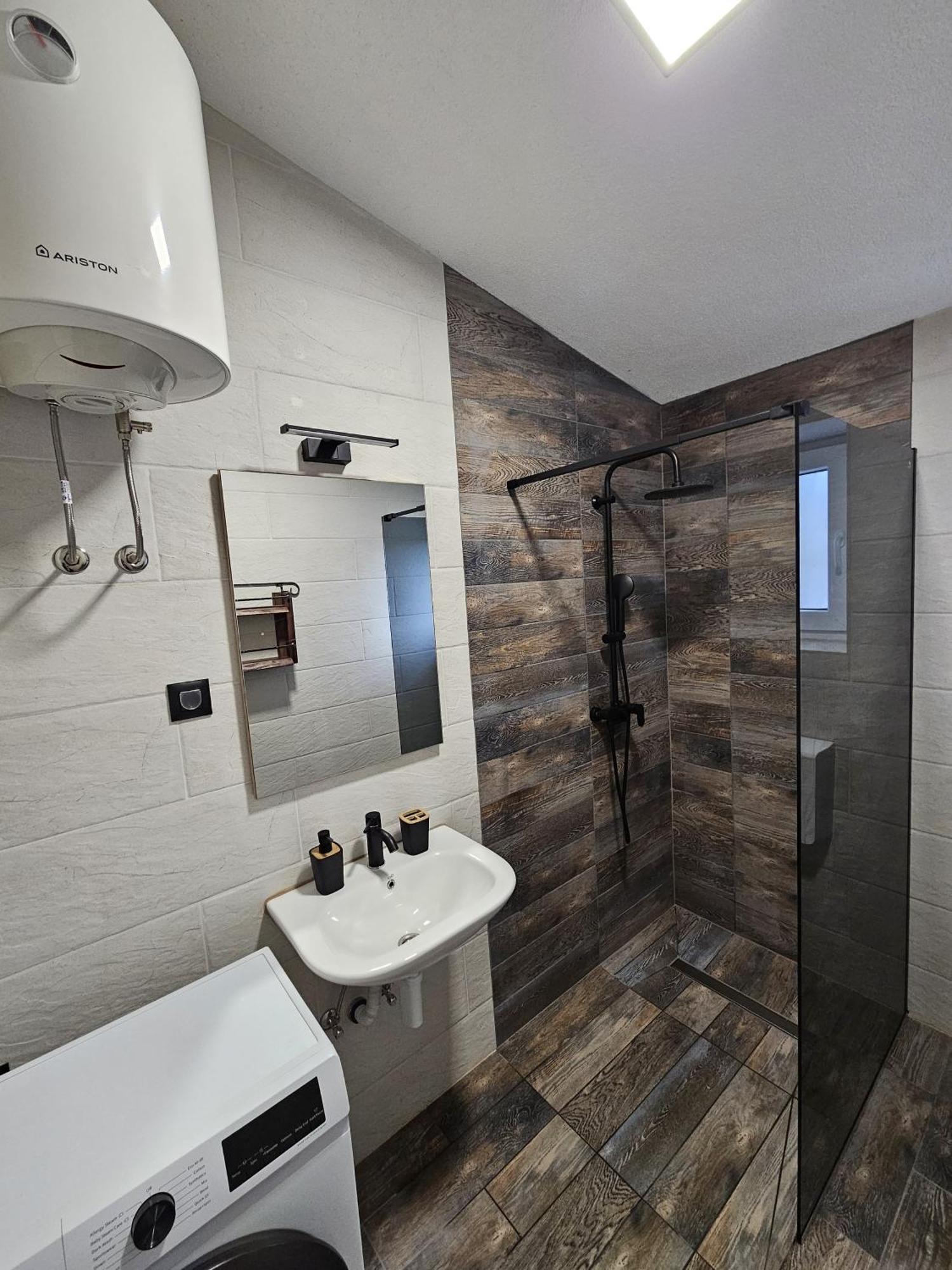 Apartmani 1 Pinezici Luaran gambar