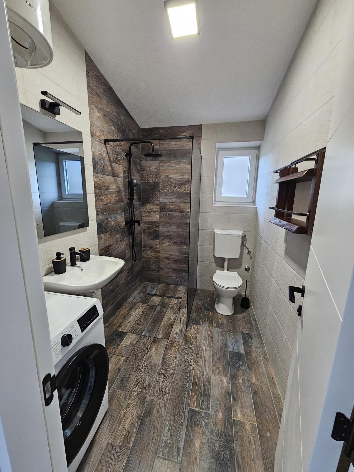 Apartmani 1 Pinezici Luaran gambar
