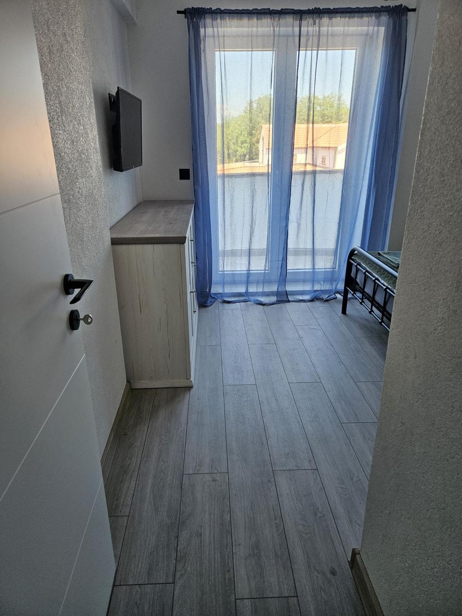 Apartmani 1 Pinezici Luaran gambar