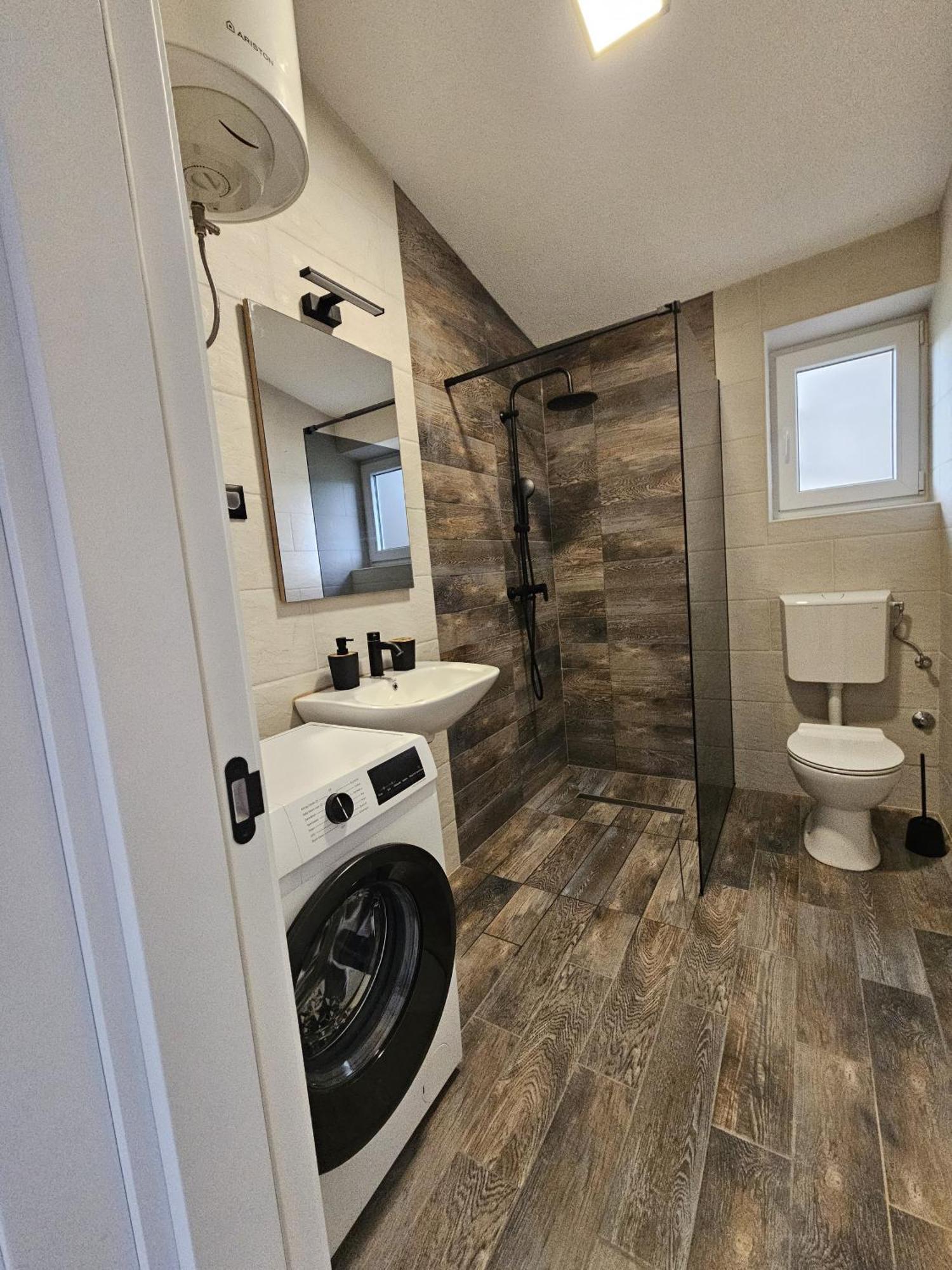 Apartmani 1 Pinezici Luaran gambar