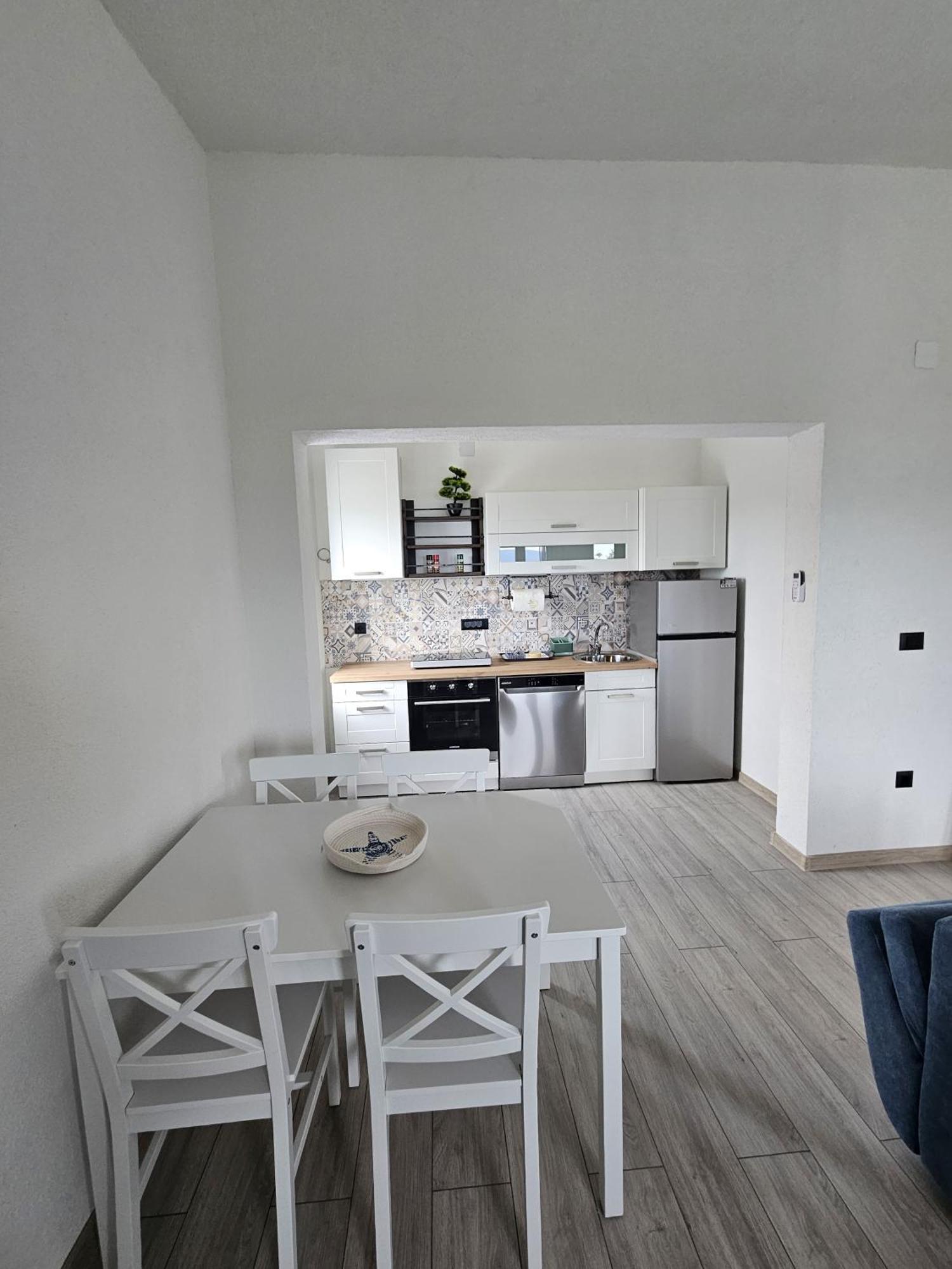 Apartmani 1 Pinezici Luaran gambar